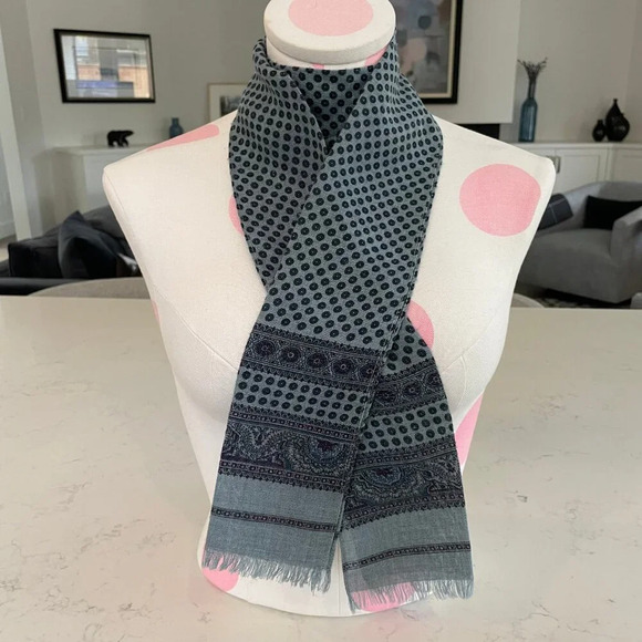 Vintage Printed Scarf (one side only) in Blue w Purple Accents no tags - Picture 3 of 7